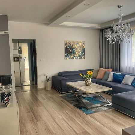 Апартаменти Modern 2 Bed House Near Bratislava With Parking Rovinka Екстер'єр фото