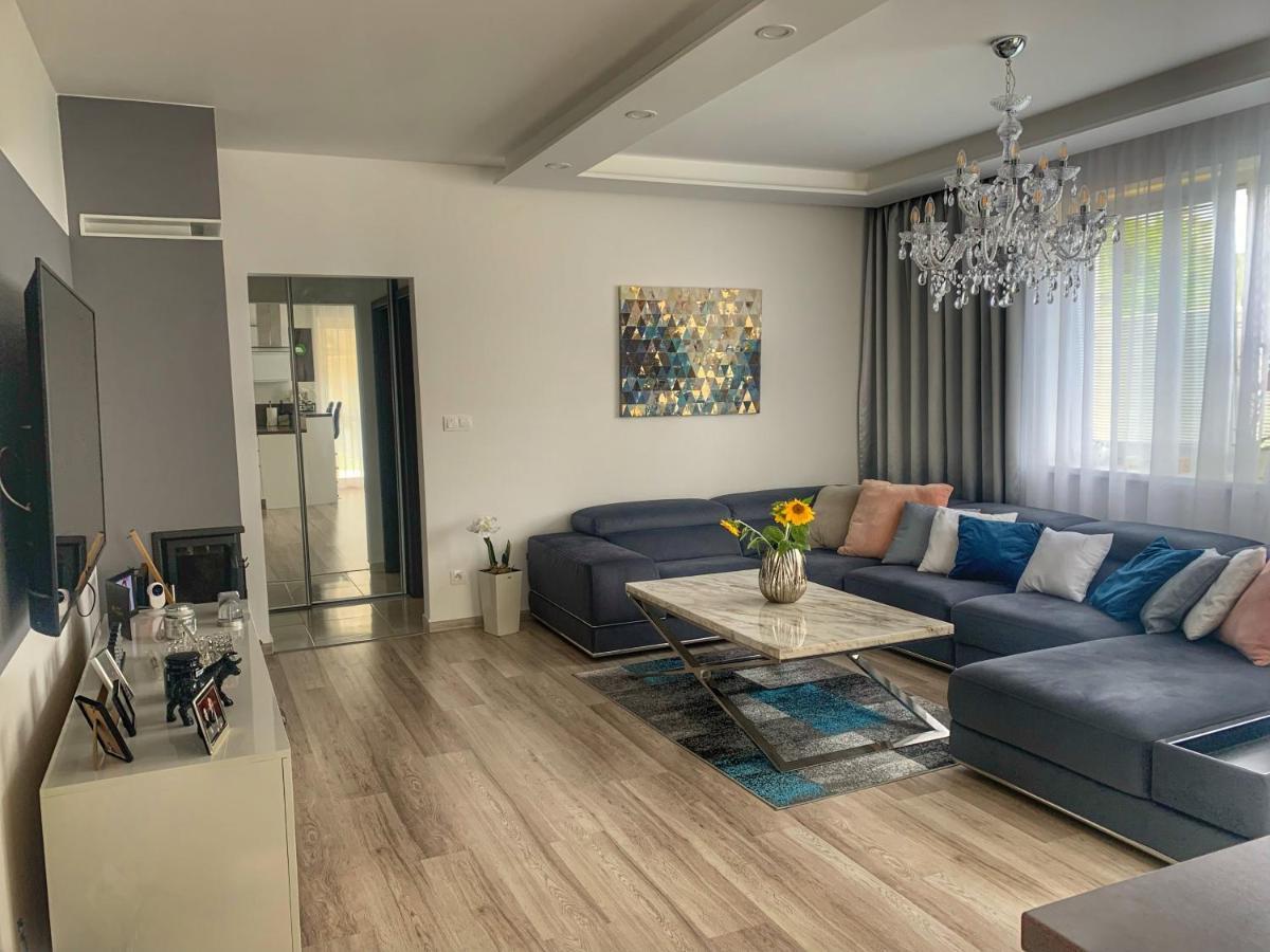 Апартаменти Modern 2 Bed House Near Bratislava With Parking Rovinka Екстер'єр фото