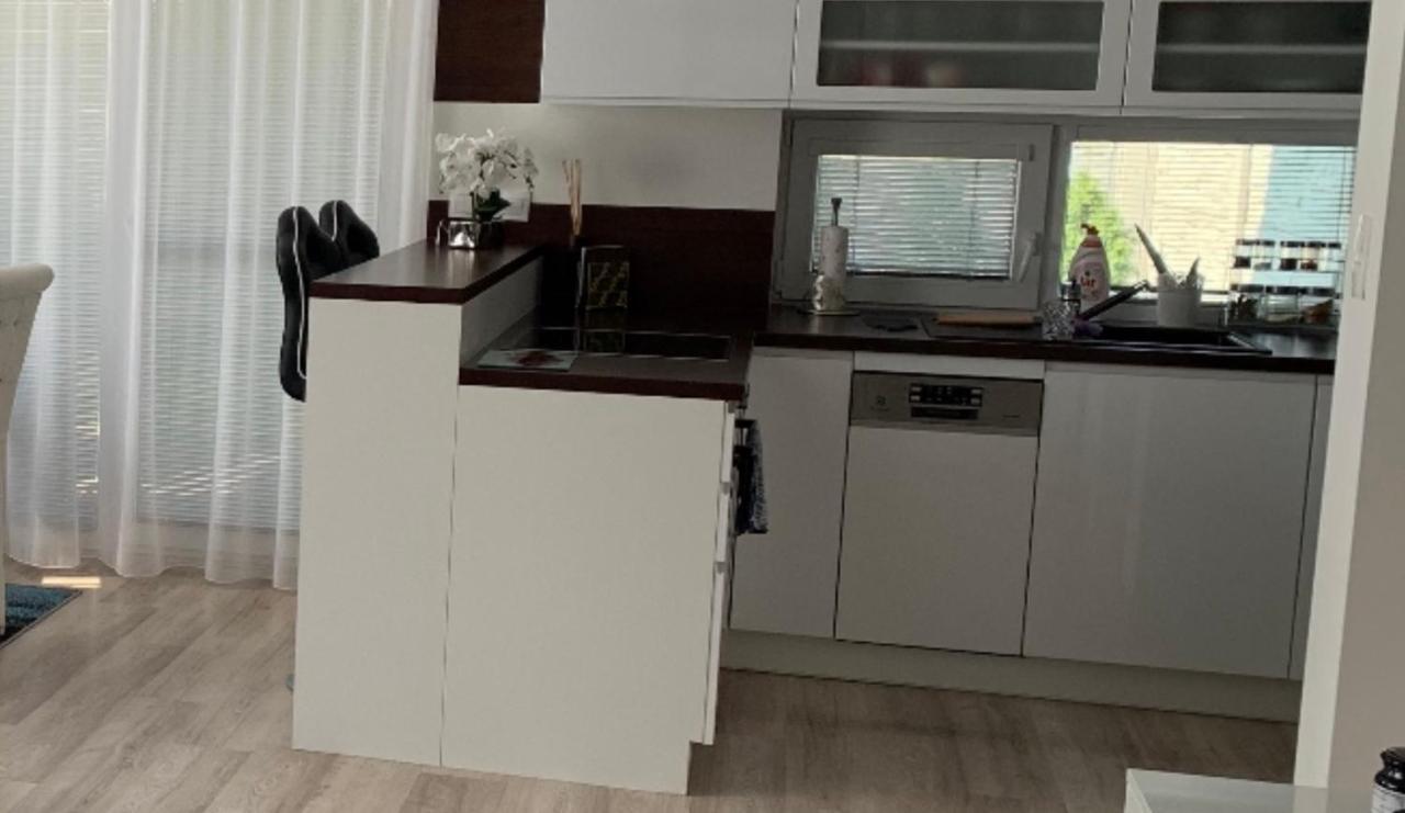 Апартаменти Modern 2 Bed House Near Bratislava With Parking Rovinka Екстер'єр фото