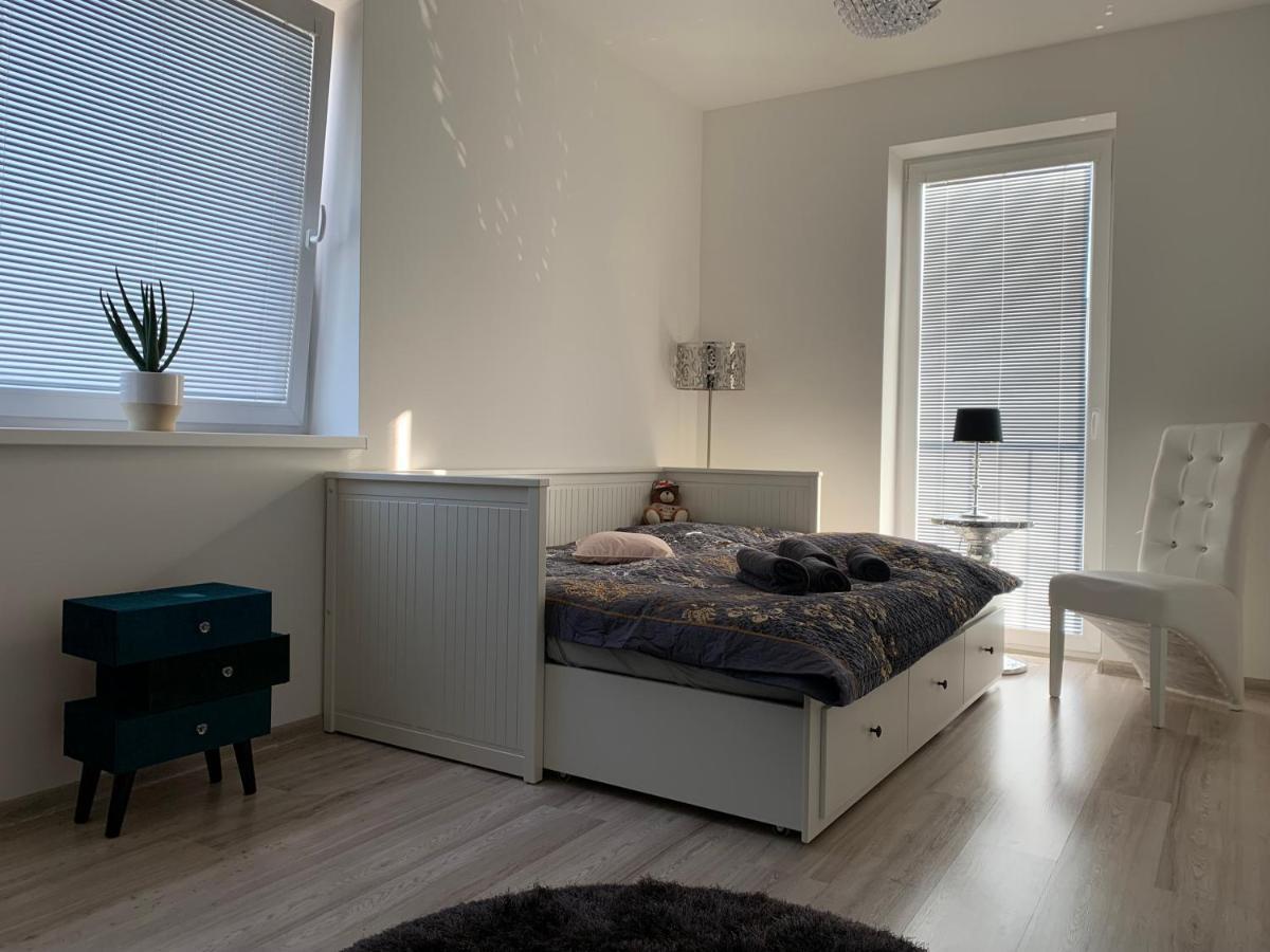 Апартаменти Modern 2 Bed House Near Bratislava With Parking Rovinka Екстер'єр фото